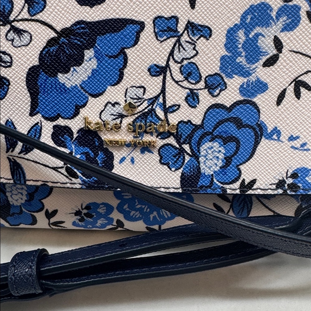 Kate Spade Wallet Crossbody Vase Floral Print Blue and White w/ Removable strap - Picture 2 of 9